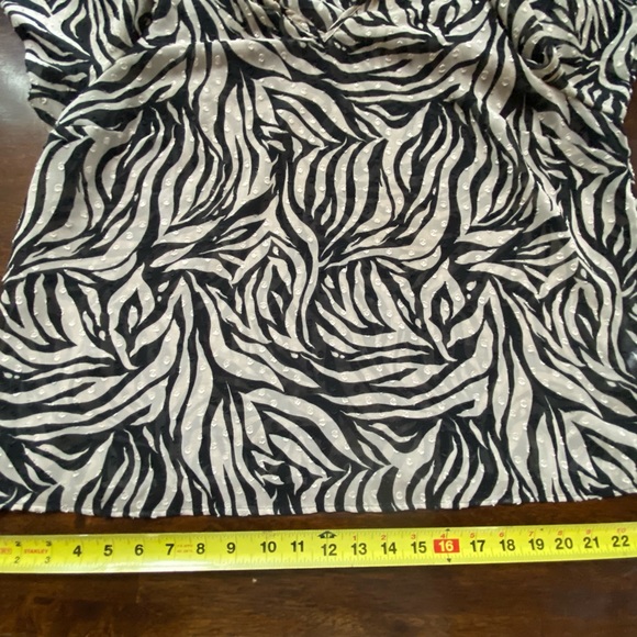 Banana Republic patterned blouse, black and light tan Size XL - Picture 9 of 9